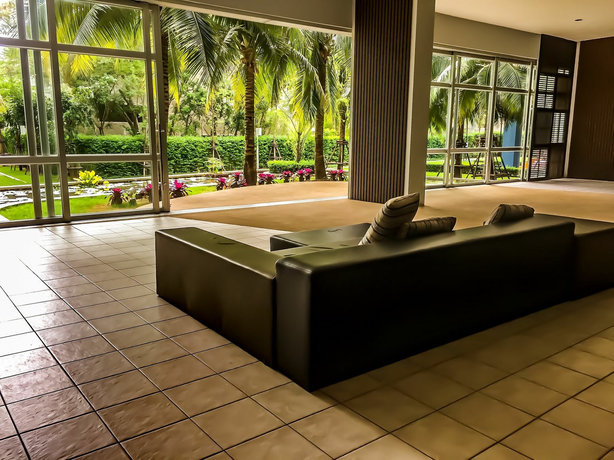 Lumpini Seaview Jomtien By Parikal Hotel Екстериор снимка
