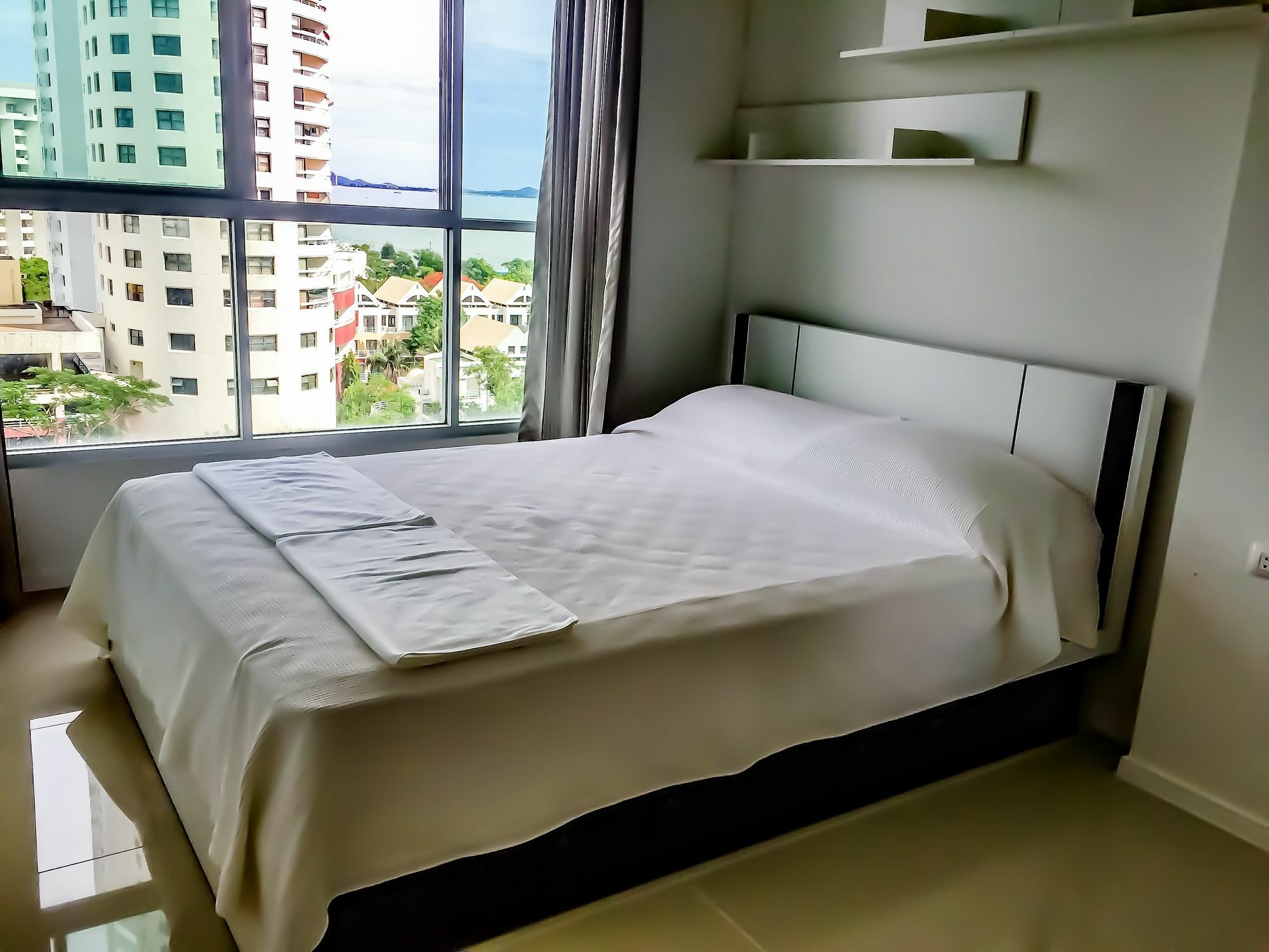Lumpini Seaview Jomtien By Parikal Hotel Екстериор снимка