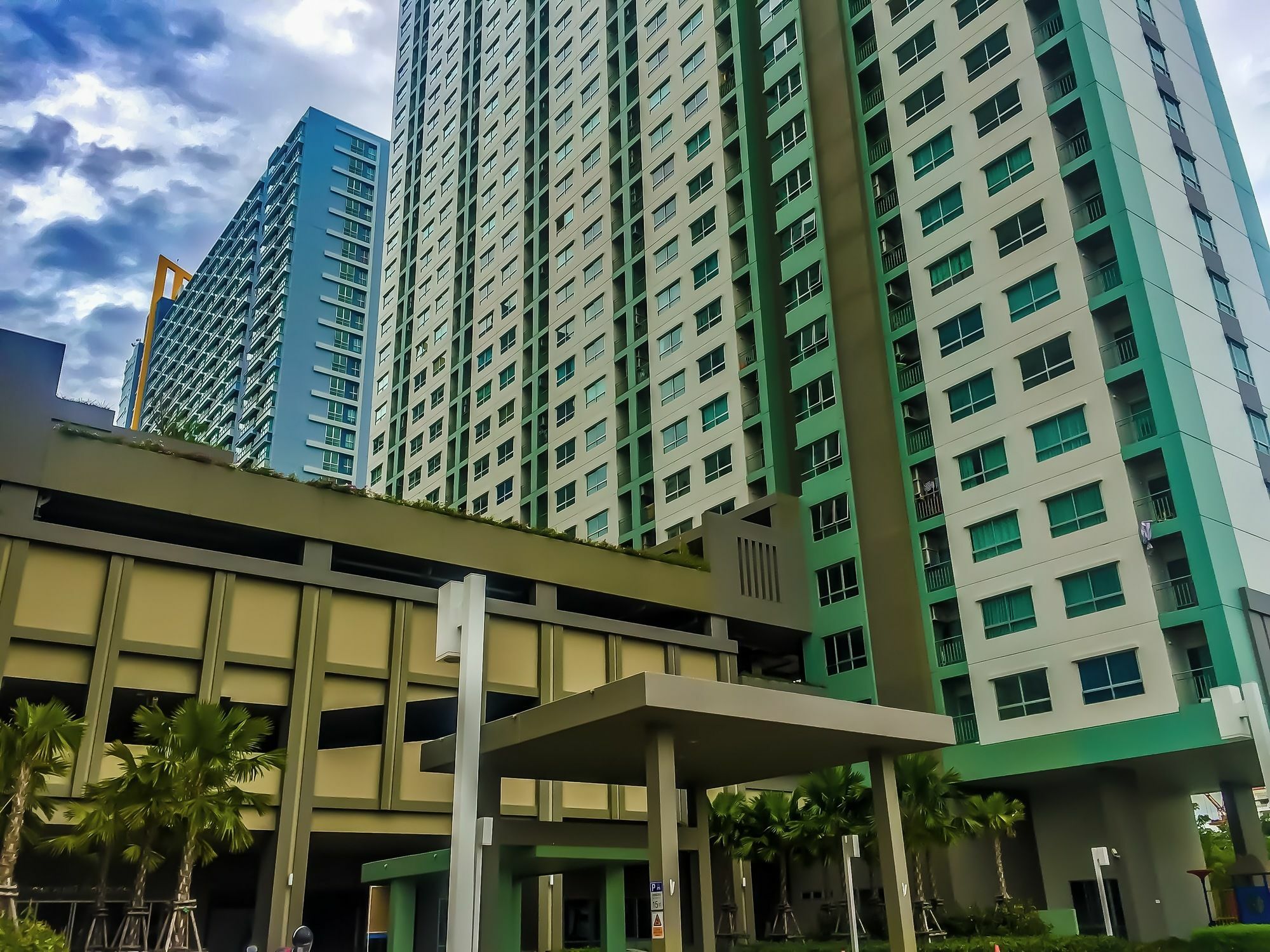 Lumpini Seaview Jomtien By Parikal Hotel Екстериор снимка